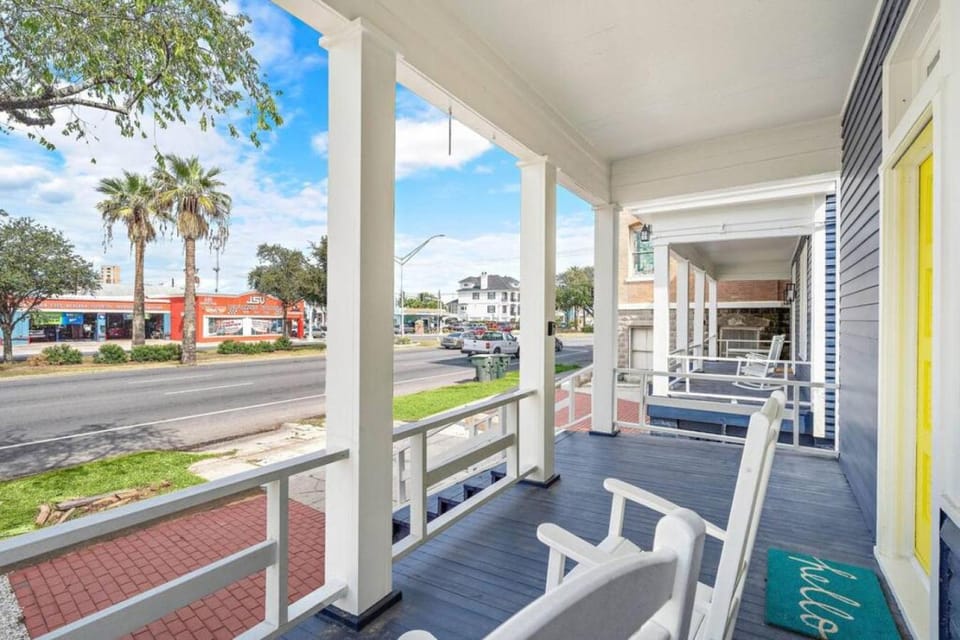 Cozy Home Near Downtown with a Pool and Fire Pit House in Galveston Island