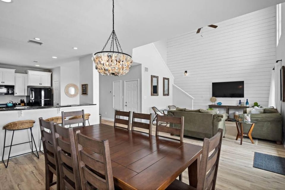 Spacious waterfront canal home with boat slip and large deck House in Terramar Beach