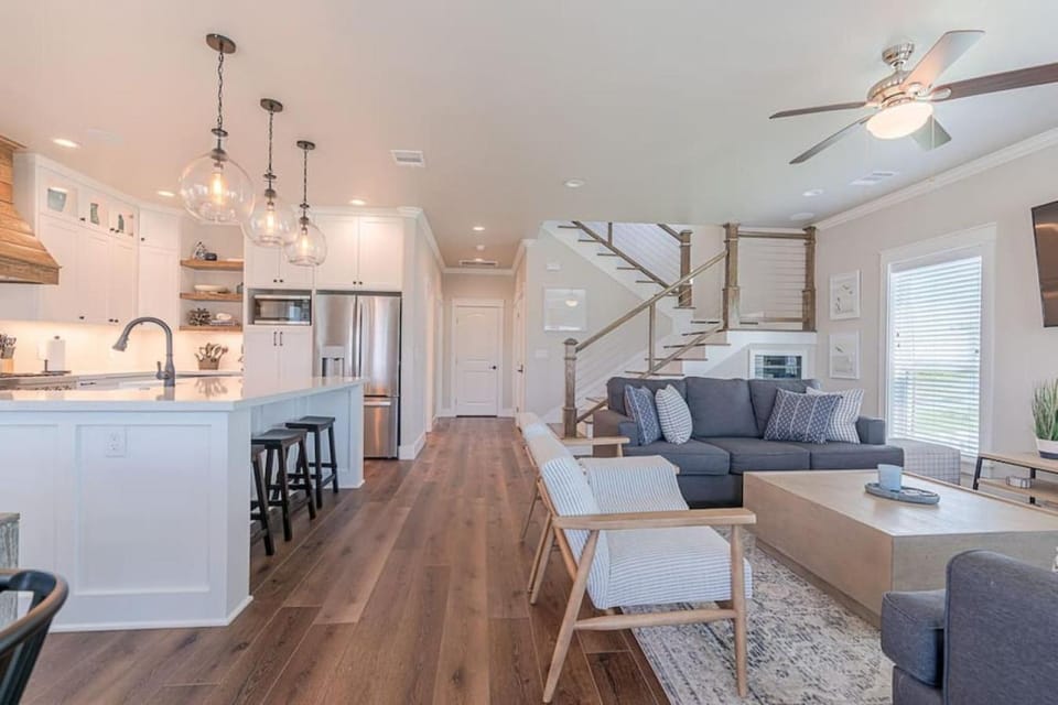 Stunning beach house just a short walk to beach House in Galveston Island