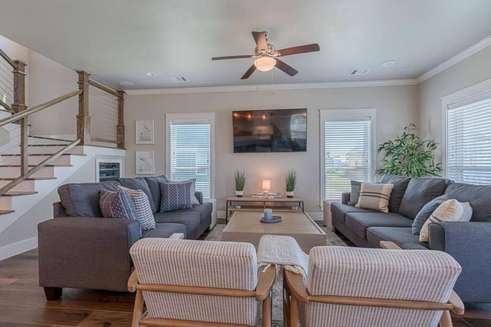 Stunning beach house just a short walk to beach House in Galveston Island