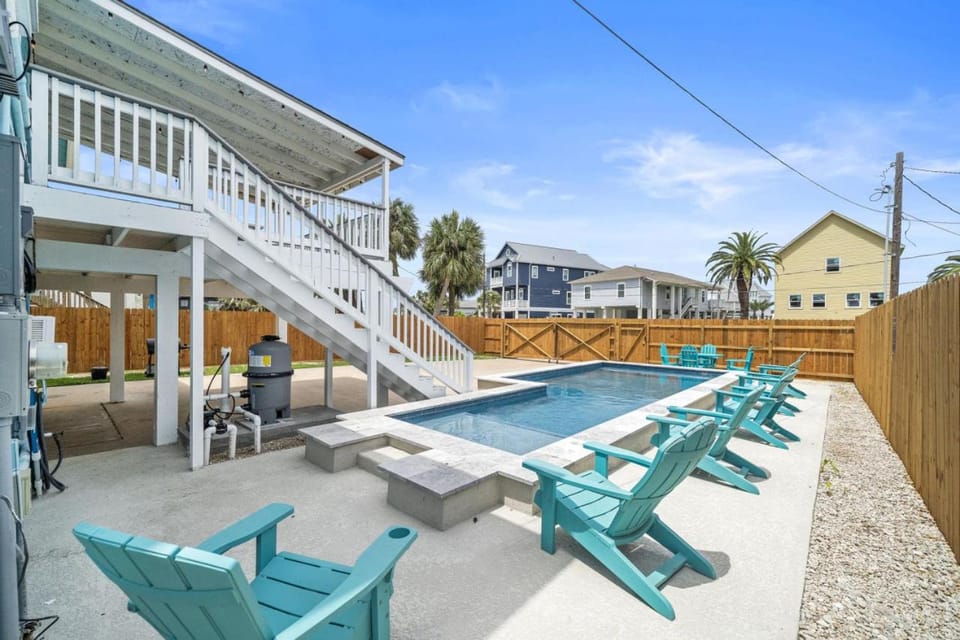 Canal front home with boat slip, deck and gorgeous water views House in Jamaica Beach