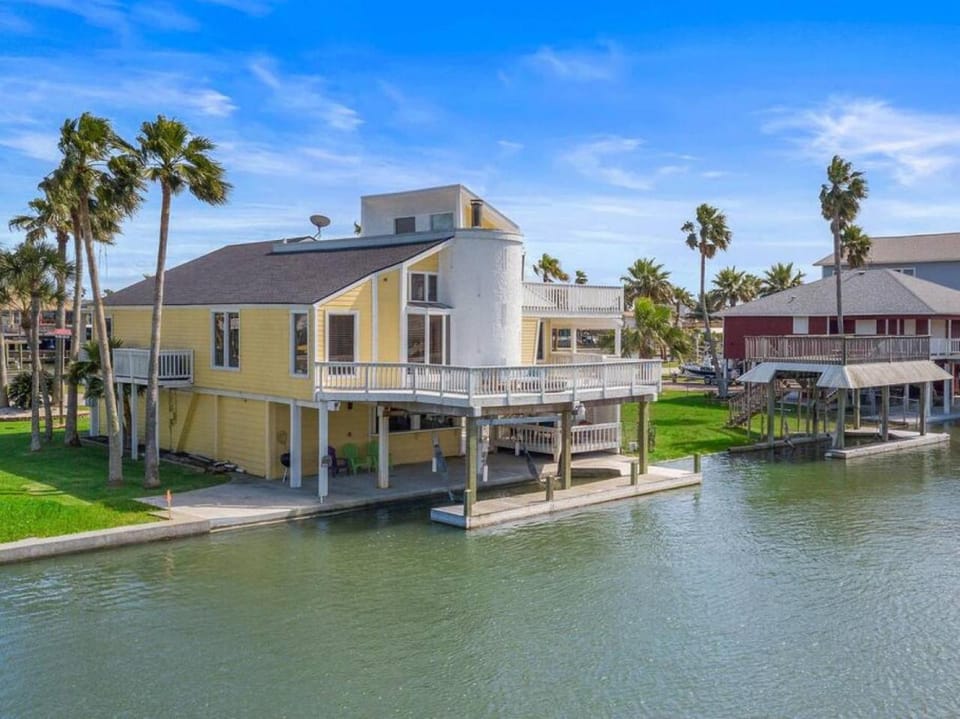 Canal Front Home with Boat Slip, Game Room, and Great Water Views House in Galveston Island