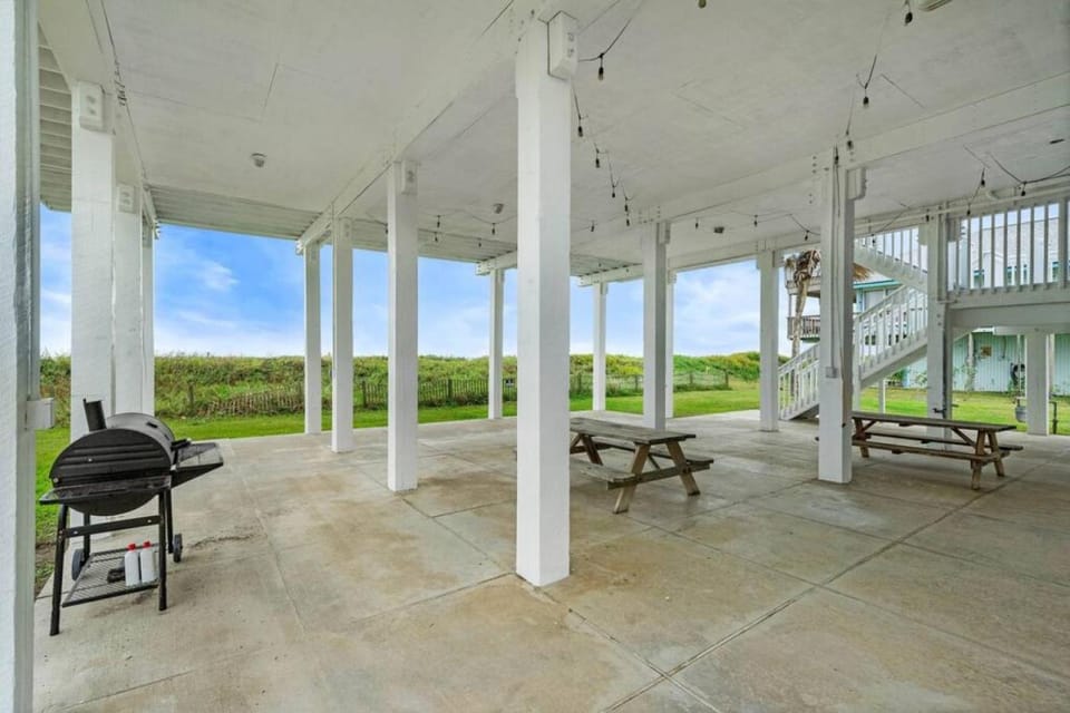 Classic beachfront home with panoramic ocean views and multiple decks House in Jamaica Beach