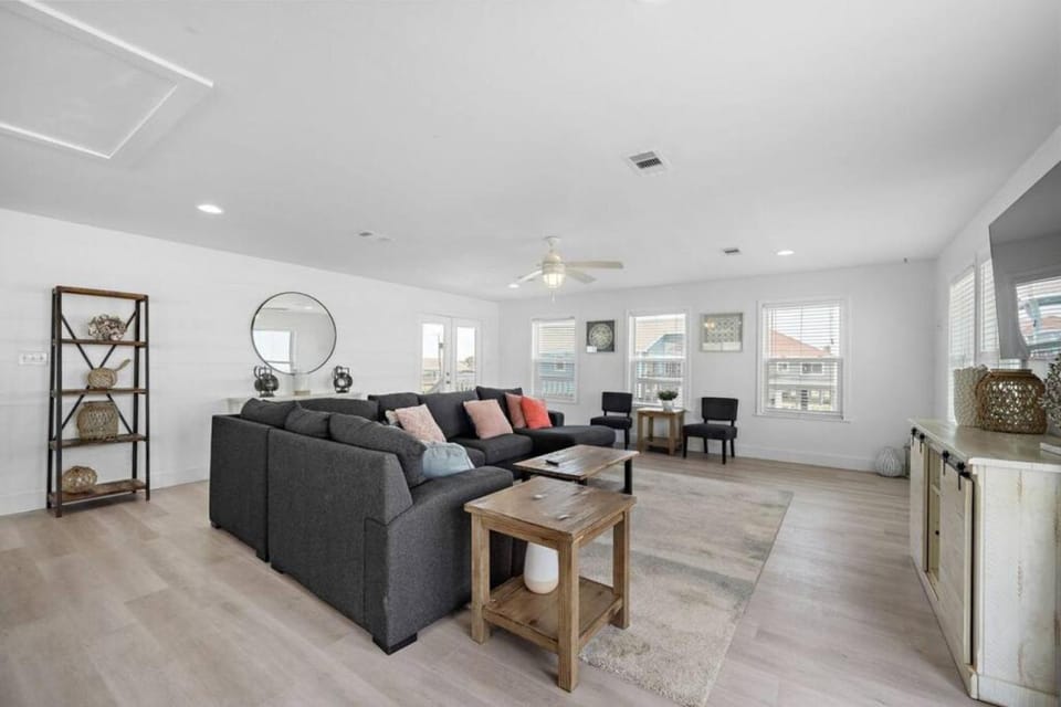 Classic beachfront home with panoramic ocean views and multiple decks House in Jamaica Beach