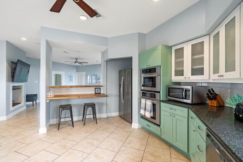 Perfect Family Getaway and Close to the Beach House in Galveston Island