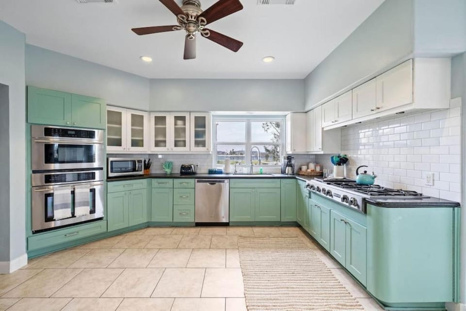 Perfect Family Getaway and Close to the Beach House in Galveston Island