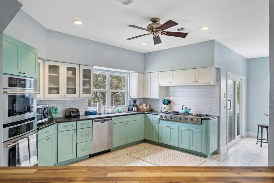 Perfect Family Getaway and Close to the Beach House in Galveston Island