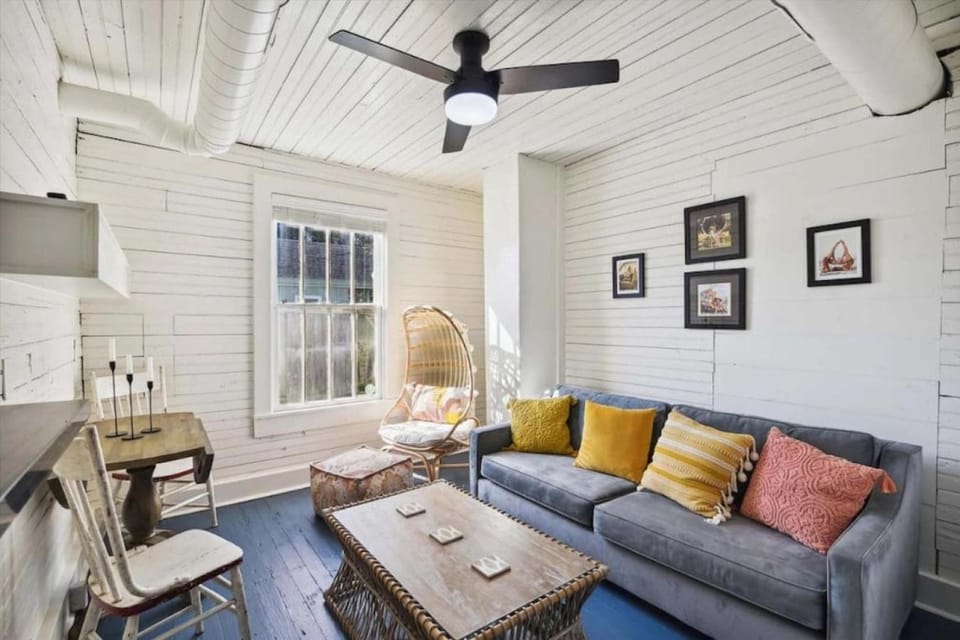 Historic charmer close to all the beach and strand House in Galveston Island