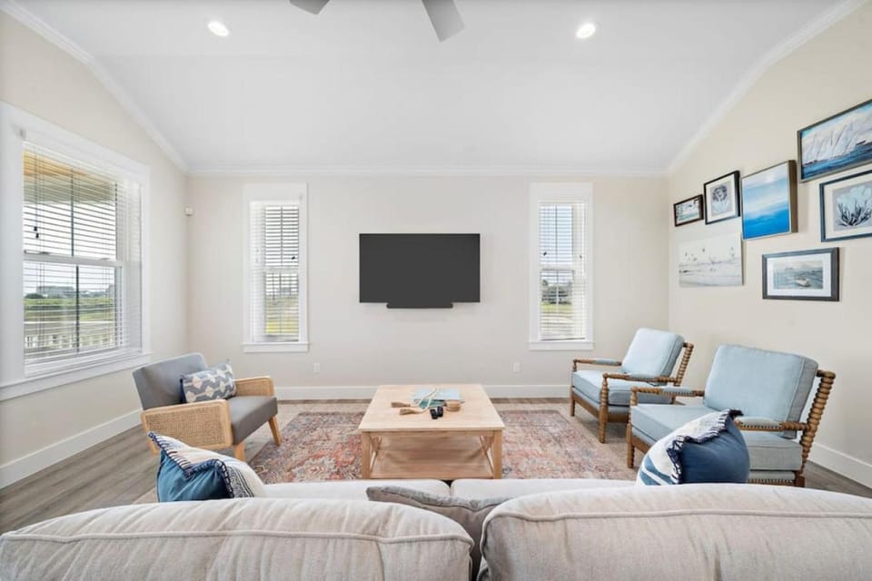 4 Bedroom Coastal Gem Near the Beach House in Galveston Island