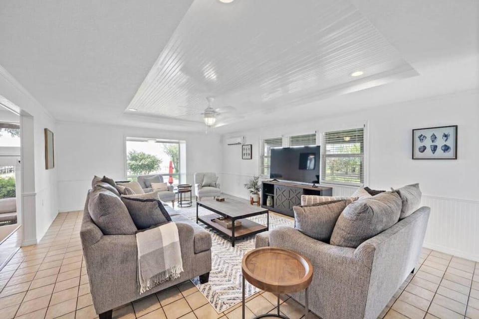 Tranquil Home with Private, Texas-Shaped Pool House in San Leon