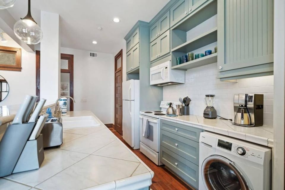 Historic, chic loft 3 blocks from The Strand in downtown Galveston Apartment in Texas City
