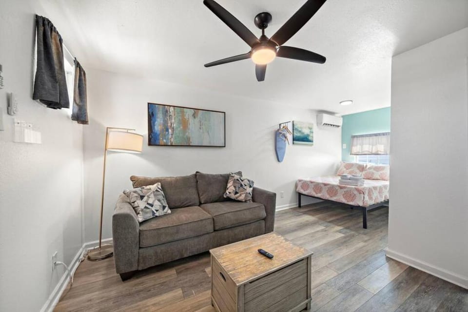 Cozy studio across the street from the seawall and close to Cruise Terminal Apartment in Texas City
