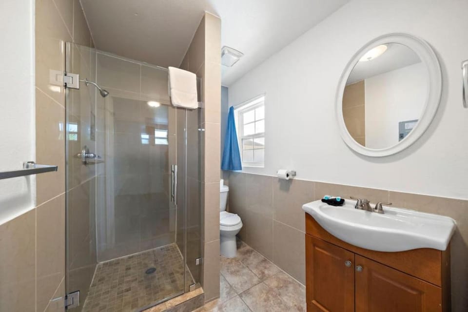 Cozy studio across the street from the seawall and close to Cruise Terminal Apartment in Texas City