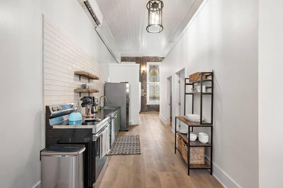 Historic Downtown Galveston Flat With Game Room Apartment in Texas City