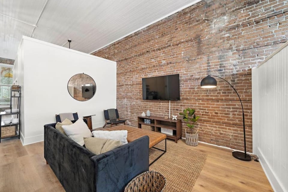 Historic Downtown Galveston Flat With Game Room Apartment in Texas City