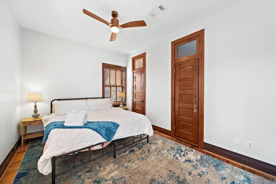 Historic loft in downtown Galveston close to everything Apartment in Texas City
