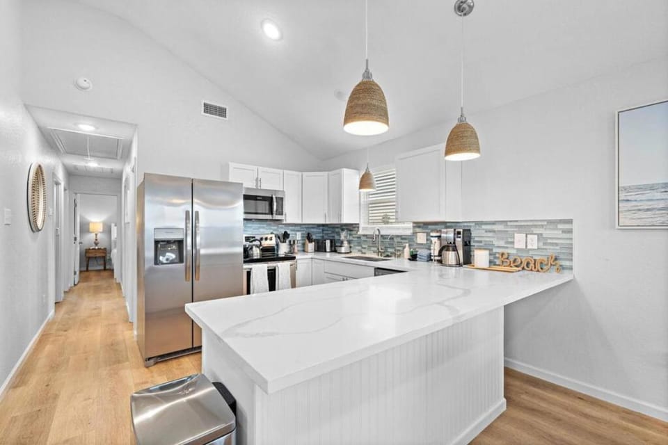 Spacious Home With Large Deck and Steps to the Beach House in Surfside Beach