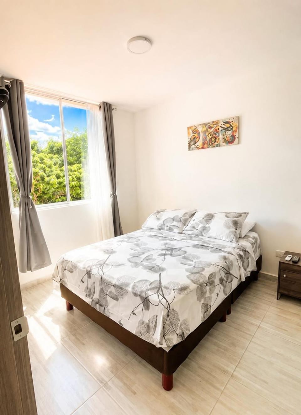 Bed, Photo of the whole room, Bedroom