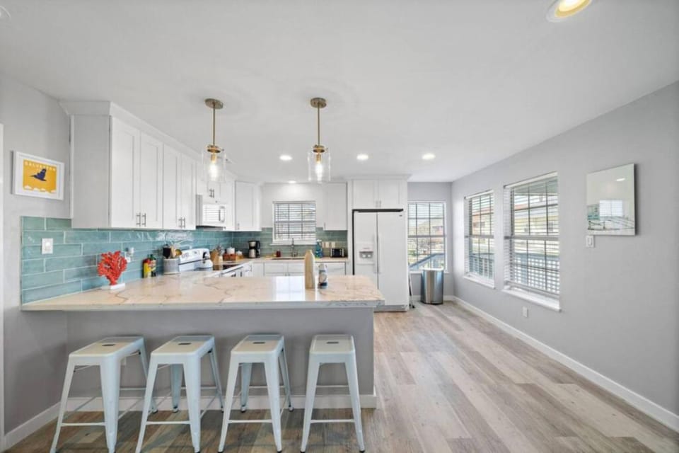 Beach Home with Cowboy Pool, Big Deck and Ocean View House in Galveston Island