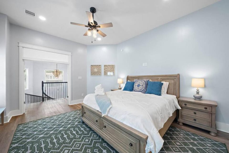 Large Luxurious Centrally Located Home with a Pool House in Galveston Island