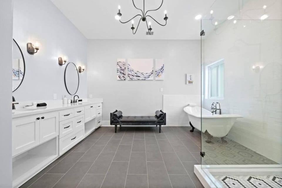 Large Luxurious Centrally Located Home with a Pool House in Galveston Island