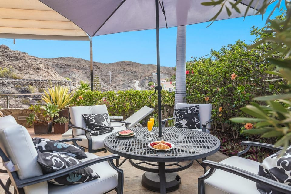 Villa Calma Tauro, Golf, Beach and Relax Villa in Comarca Sur