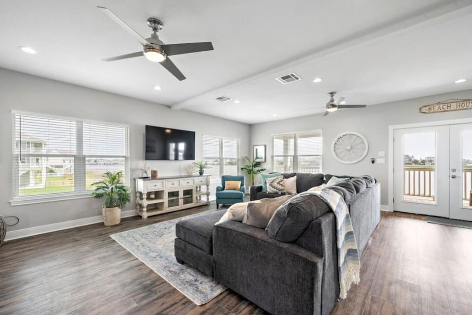 Bayfront Retreat w/ Private Boardwalk, Hot Tub, Fishing, & Sunset Views House in Hitchcock