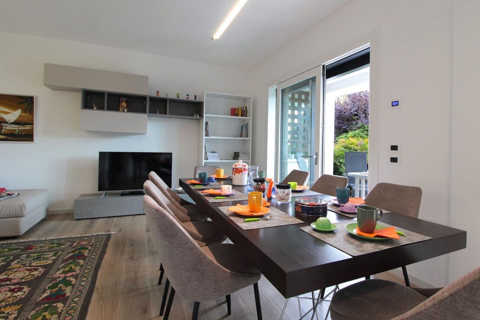 Spring, Summer, Dining area, Autumn