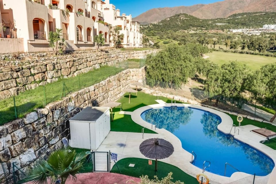 Property building, Day, Natural landscape, Garden, Mountain view, Swimming pool, Swimming pool