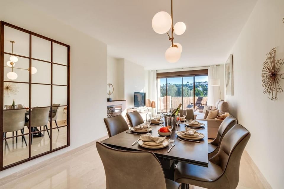TV and multimedia, Seating area, Dining area, air conditioner, air conditioner