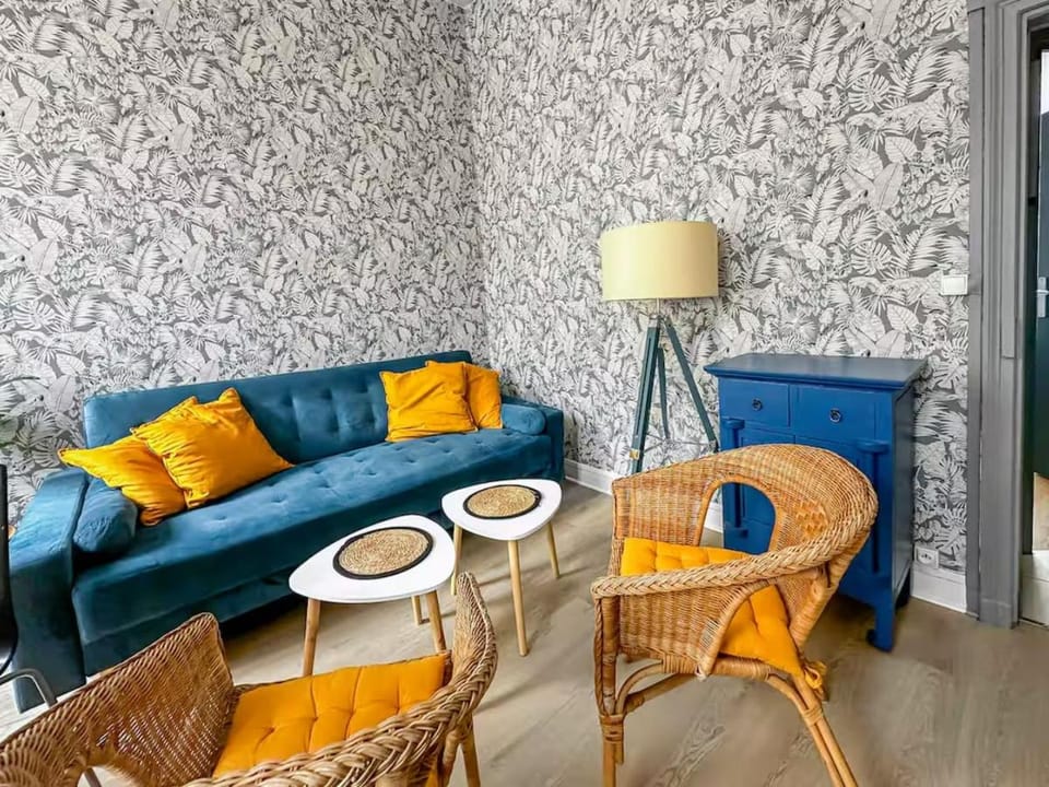 Superbe appartement avec hauteur sous plafond à Poissy en plein centre Ville Ideal professionnels couples et famille Apartment in Poissy