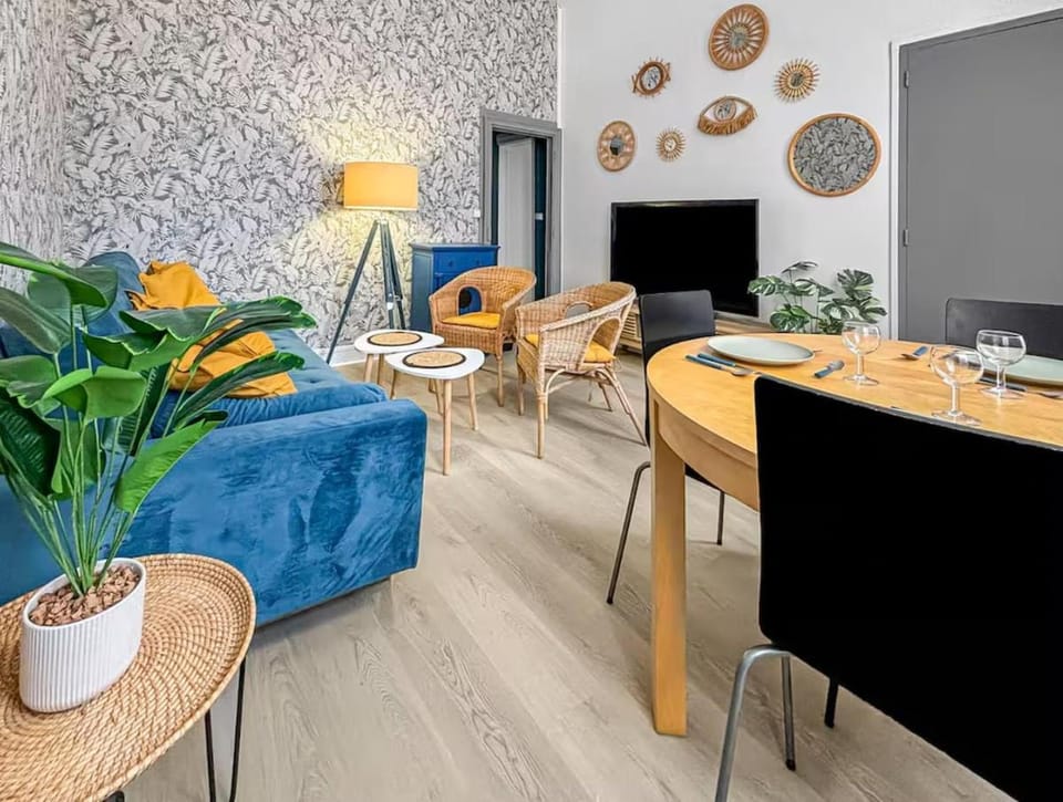 Superbe appartement avec hauteur sous plafond à Poissy en plein centre Ville Ideal professionnels couples et famille Apartment in Poissy
