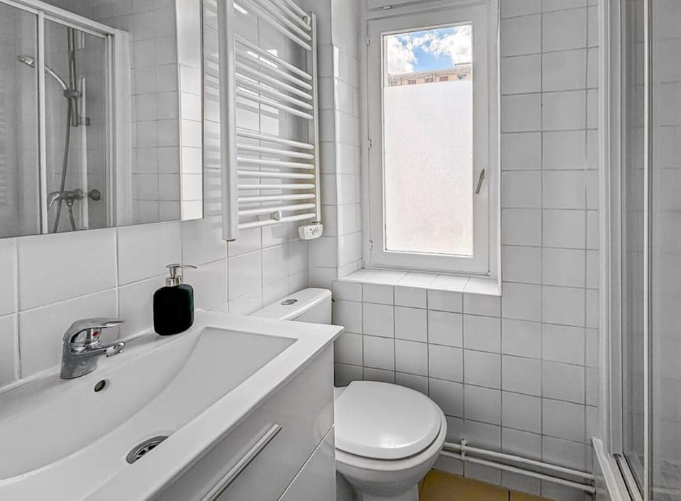 Superbe appartement avec hauteur sous plafond à Poissy en plein centre Ville Ideal professionnels couples et famille Apartment in Poissy