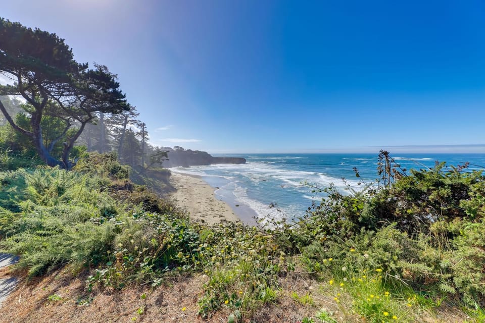 Steps to Otter Crest Beach Studio with Resort Perks Apartment in Otter Rock