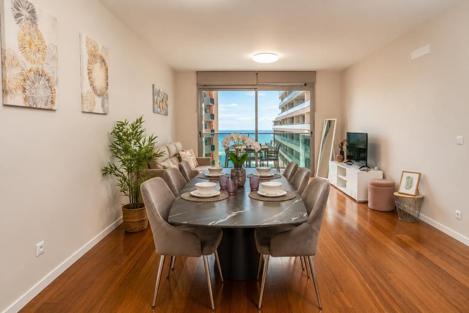 Dining area, Meals