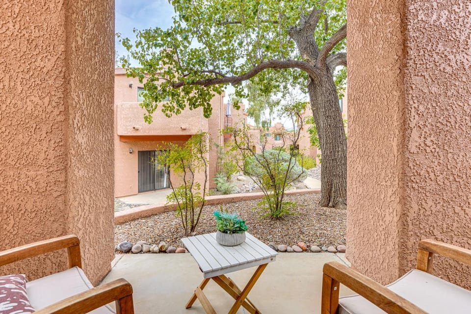 3 Mi to Sabino Canyon: Condo w/ Resort Perks! House in Catalina Foothills