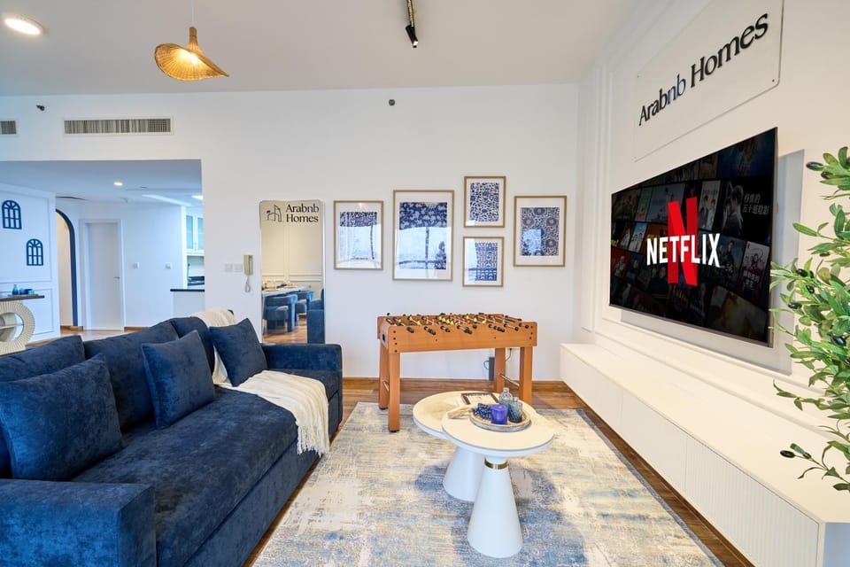 Communal lounge/ TV room, TV and multimedia, Living room, Seating area, Evening entertainment