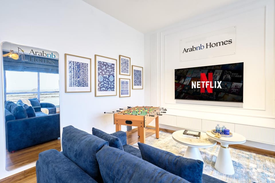 Communal lounge/ TV room, TV and multimedia, Living room, Seating area, Evening entertainment