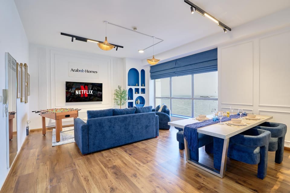 Communal lounge/ TV room, TV and multimedia, Living room, Seating area, Dining area, Evening entertainment