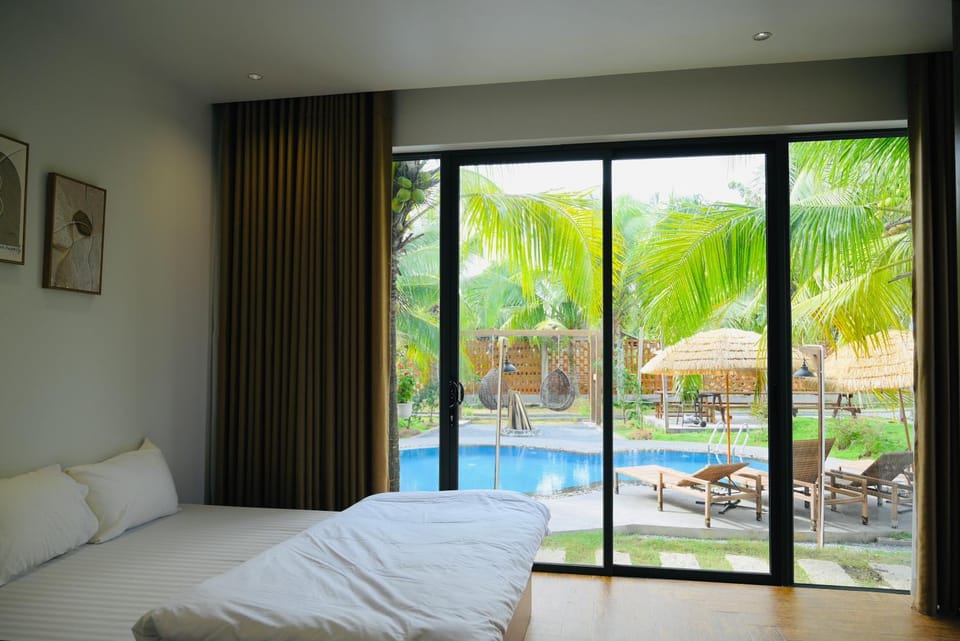 Bed, Garden, Photo of the whole room, Bedroom, Garden view, Pool view, Swimming pool, sunbed, towels