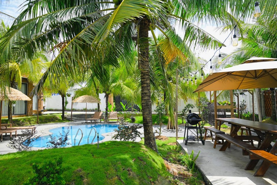 Patio, Spring, Day, Garden, Garden view, Pool view, Swimming pool, sunbed