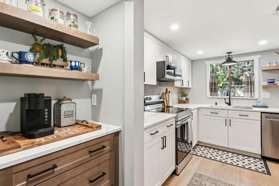 Beautifully remodeled 2 bedroom 2 bathrooms on the Marsh side of the resort House in Amelia Island