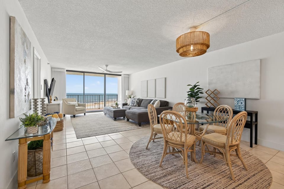New Listing! Updated direct oceanfront condo with a pool, hot tub, and garage parking House in Daytona Beach Shores