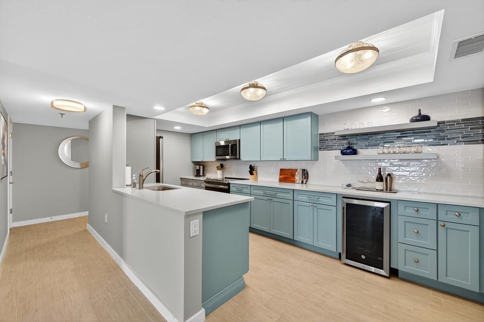 Renovated direct oceanfront condo with spacious balcony, heated pool, and garage parking House in Daytona Beach