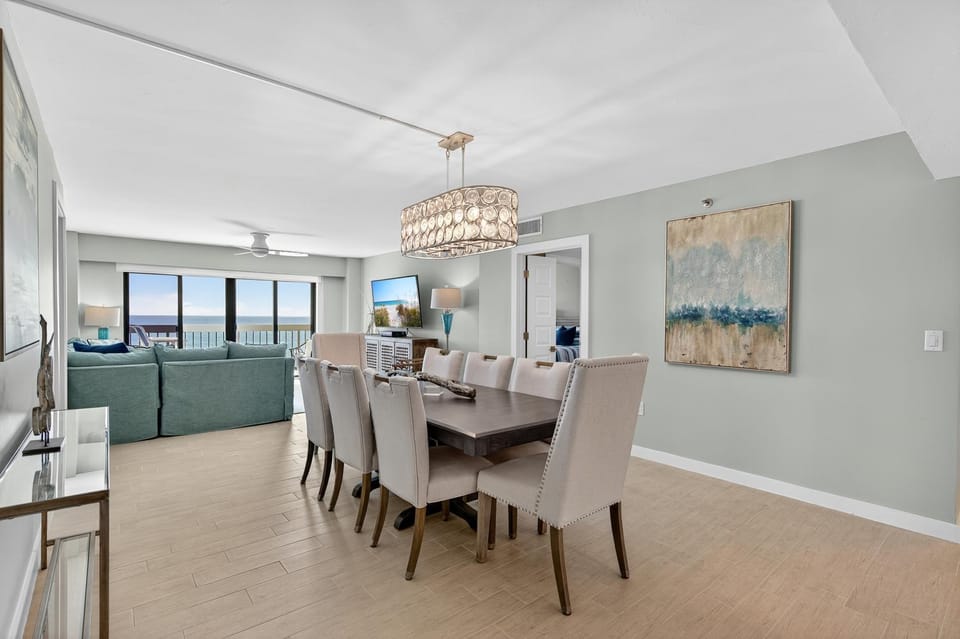 Renovated direct oceanfront condo with spacious balcony, heated pool, and garage parking House in Daytona Beach