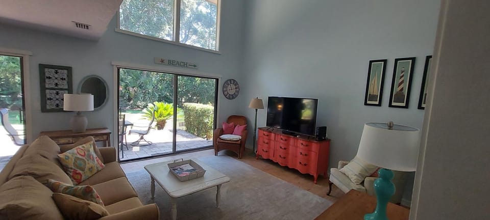 End Unit at Club Villas! This gorgeous, coastal coastal inspired villa is the ultimate beach-pad! House in Amelia Island