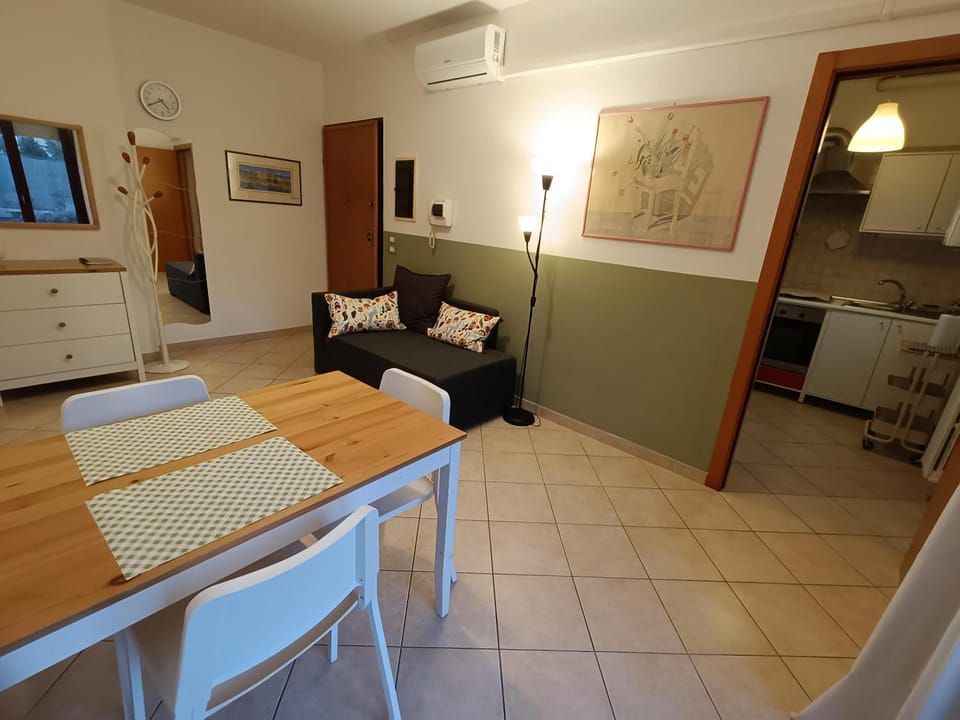 Dining area, Lunch