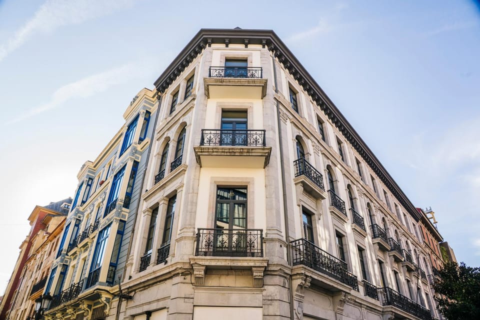 Property building, Facade/entrance