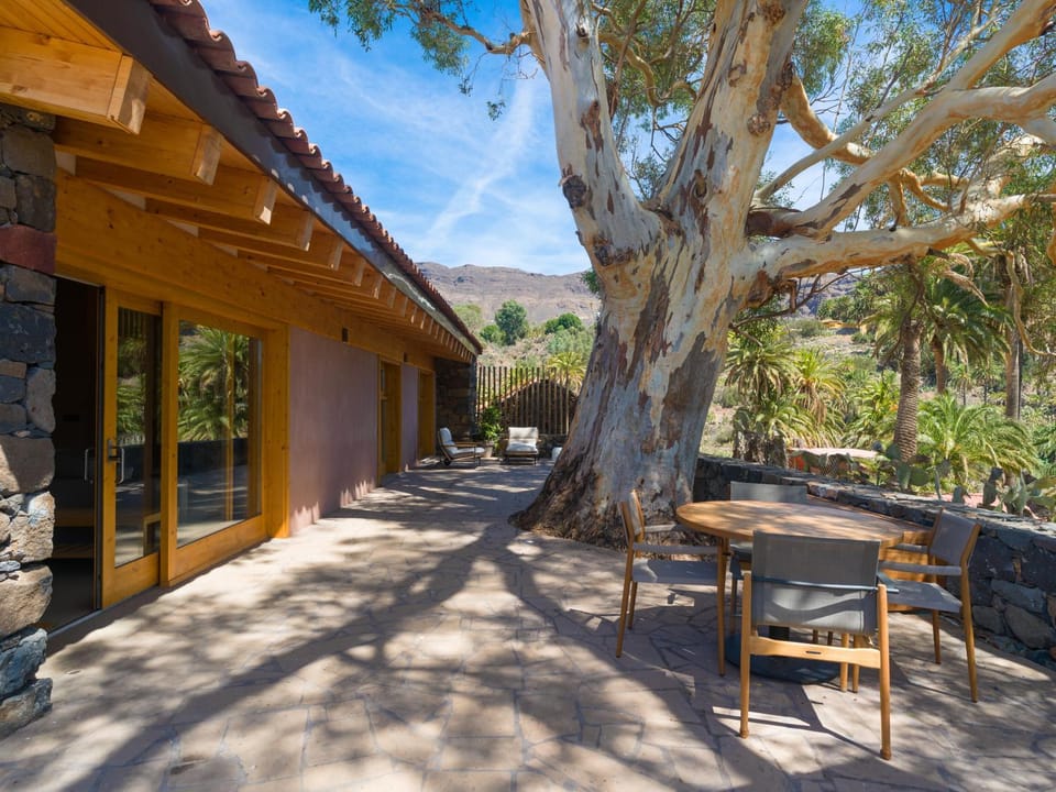 Property building, Patio, Natural landscape, Garden, Garden view, Mountain view