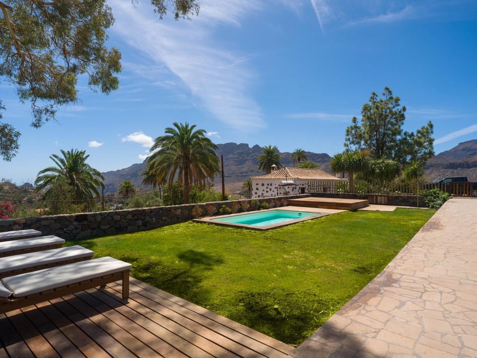 Nearby landmark, Garden, Garden view, Mountain view, Pool view, Swimming pool, sunbed